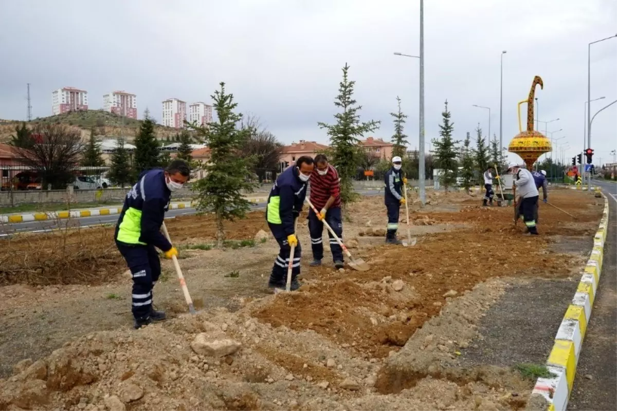 Nevşehir\'de kavşak ve refüjlerde bahar hazırlığı yapılıyor