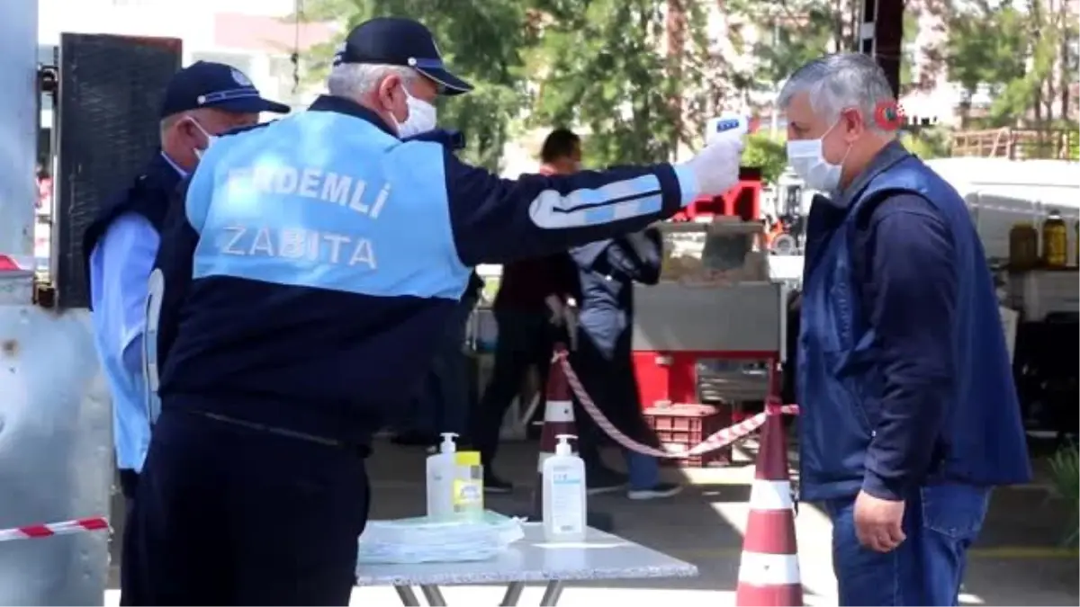 Pazarlarda korona tedbirlerine uymaya başlandı