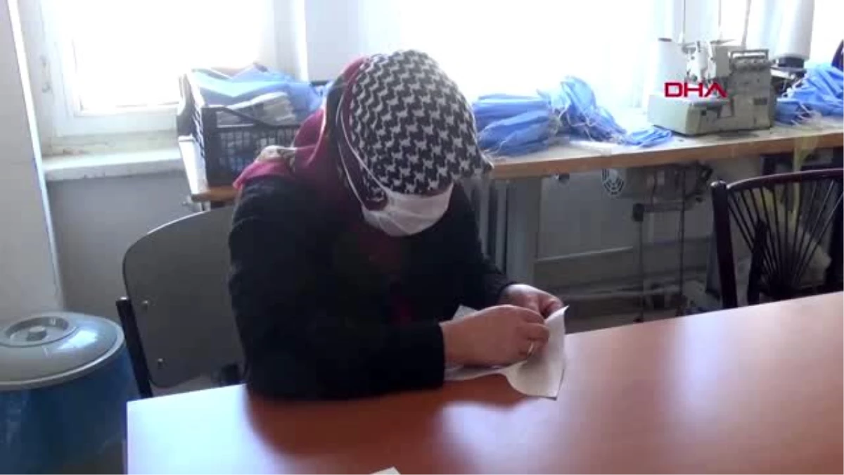YOZGAT Sorgun\'da gönüllü kadınlar, günde 2 bin maske üretiyor