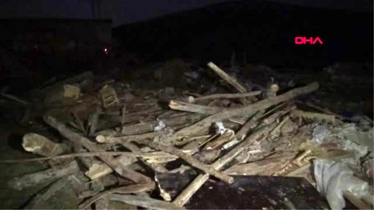 Yozgat\'ta şiddetli rüzgardan ahır çöktü 6 kurbanlık hayvan öldü