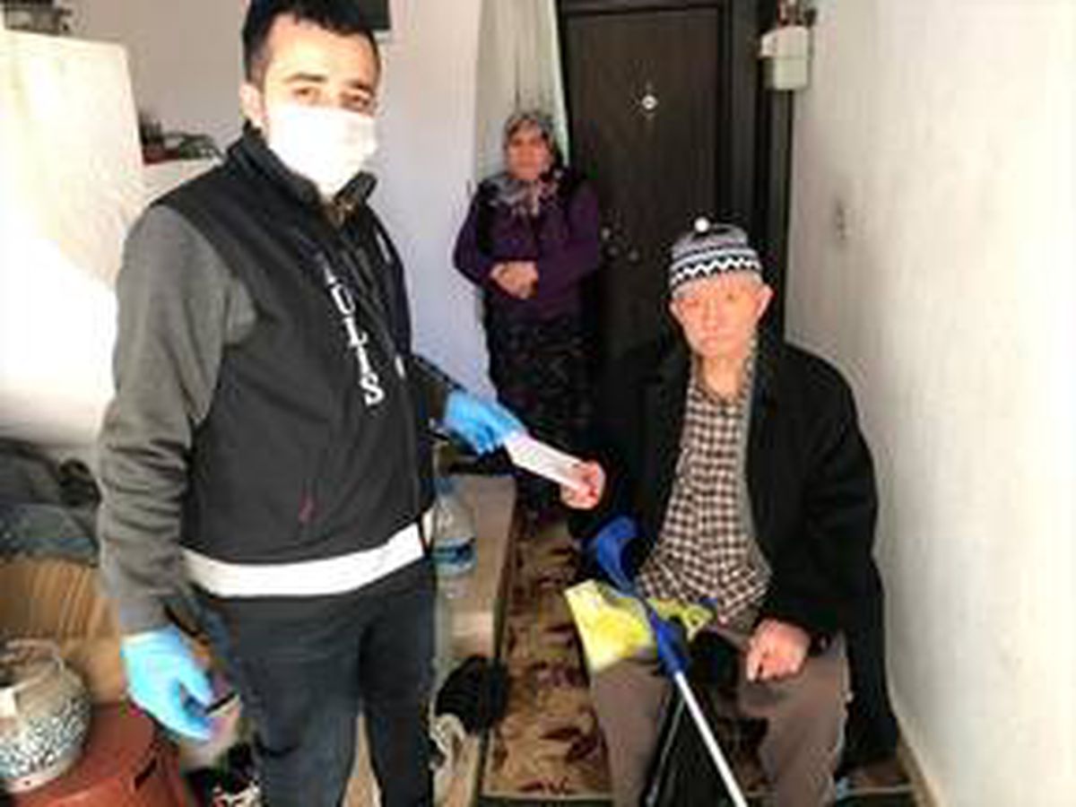 Afyonkarahisar\'da sosyal destek ödemeleri evlere teslim ediliyor