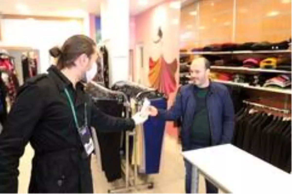 Akhisar Belediyesinden vatandaşlara maske desteği