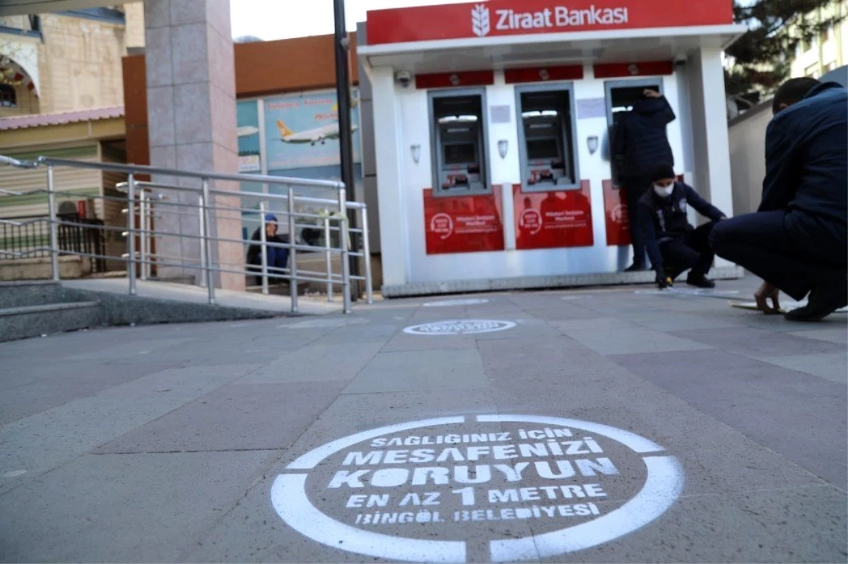 Bingöl\'de ATM önlerine sosyal mesafe uyarısı