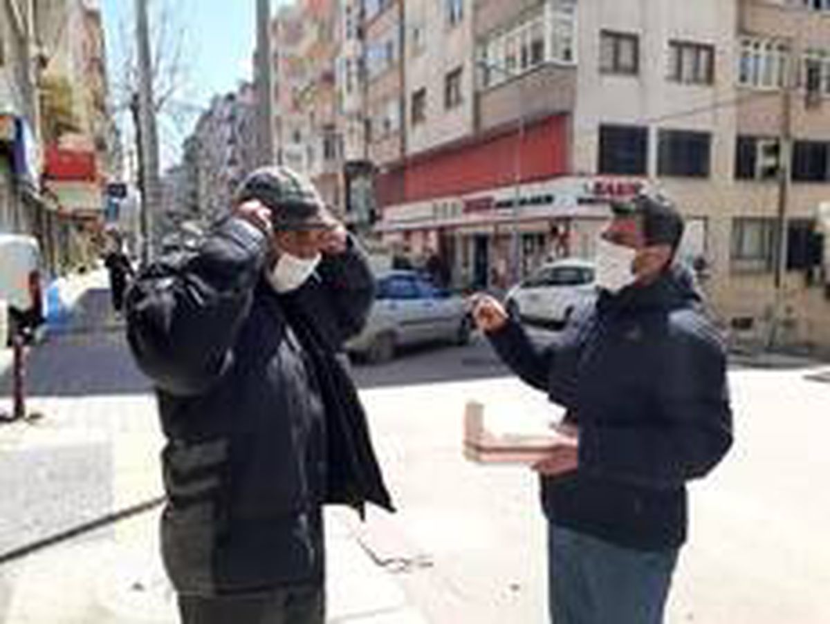 Büyükşehir\'den Bandırma\'da maske dağıtımı