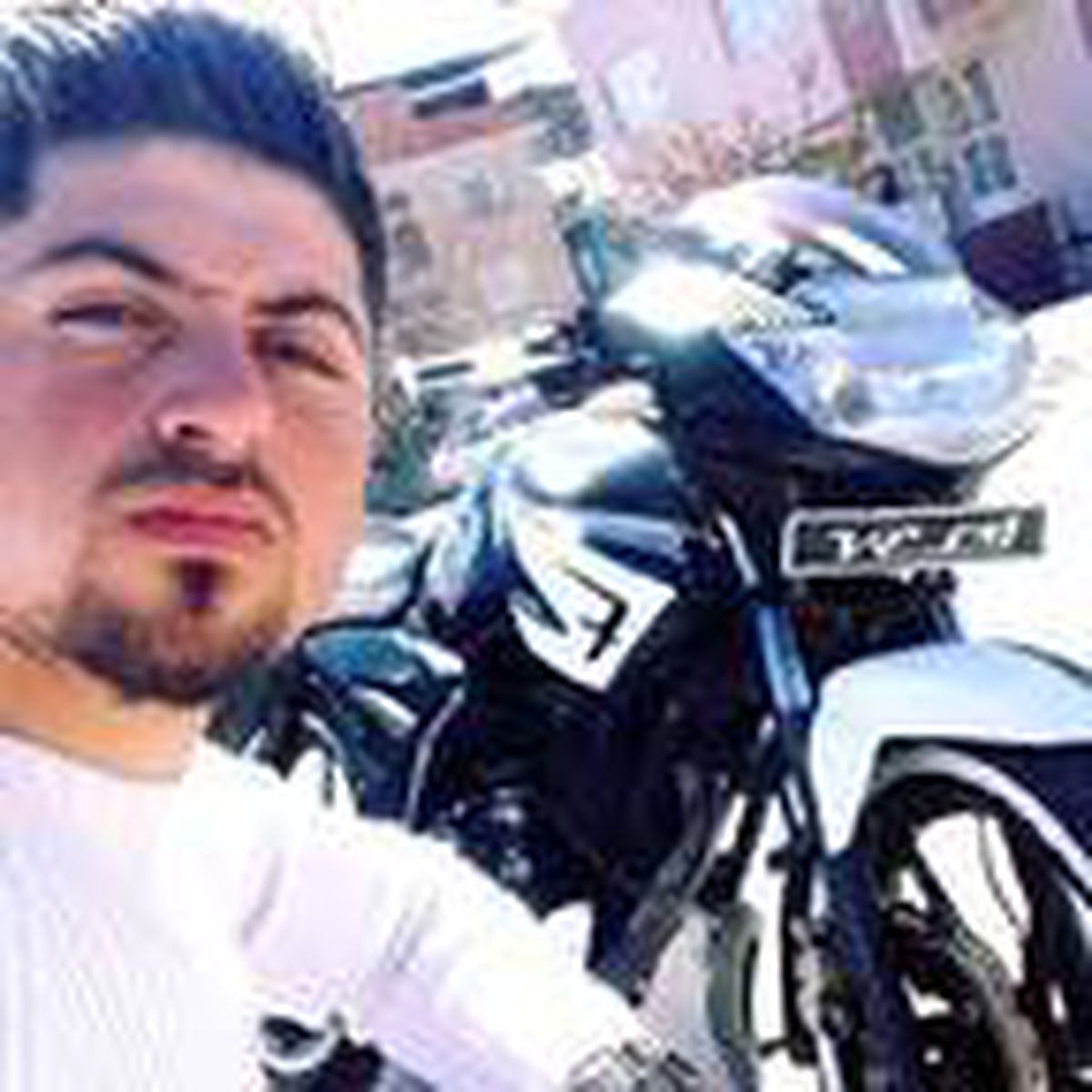 Elektrik tellerine takılarak devrilen motosikletin sürücüsü öldü
