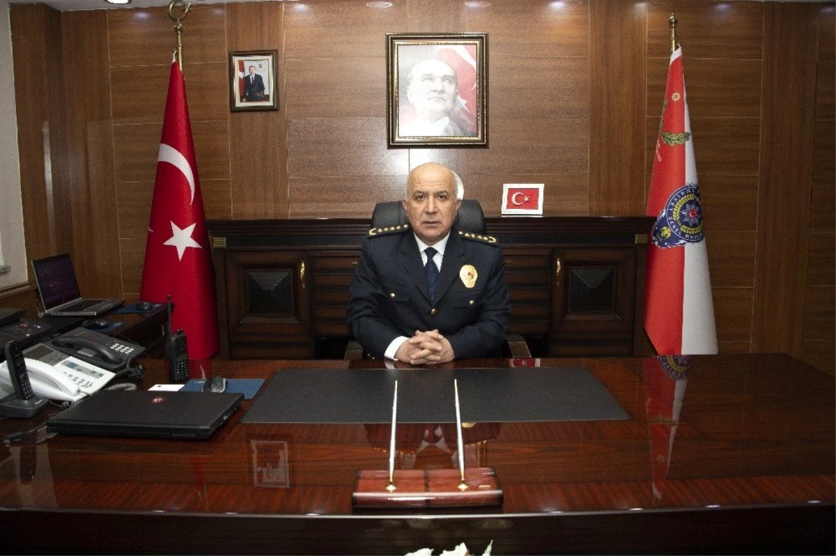 Emniyet Müdürü Mehmet Aslan: \'Mesai mefhumu gözetmeksizin milletimizin her daim yanındayız\'