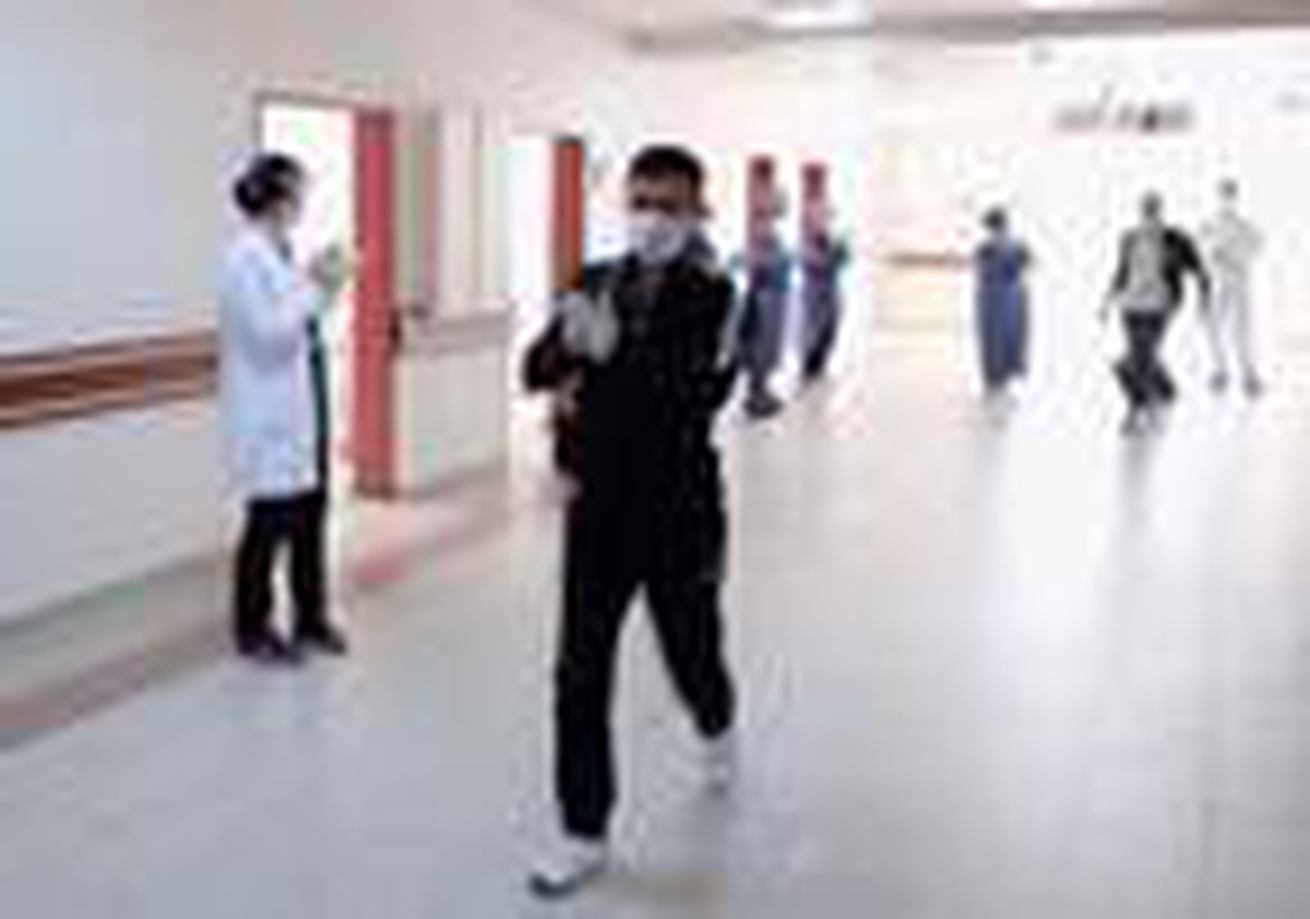 Erzurum\'da 16 koronavirüs hastası alkışlarla taburcu oldu