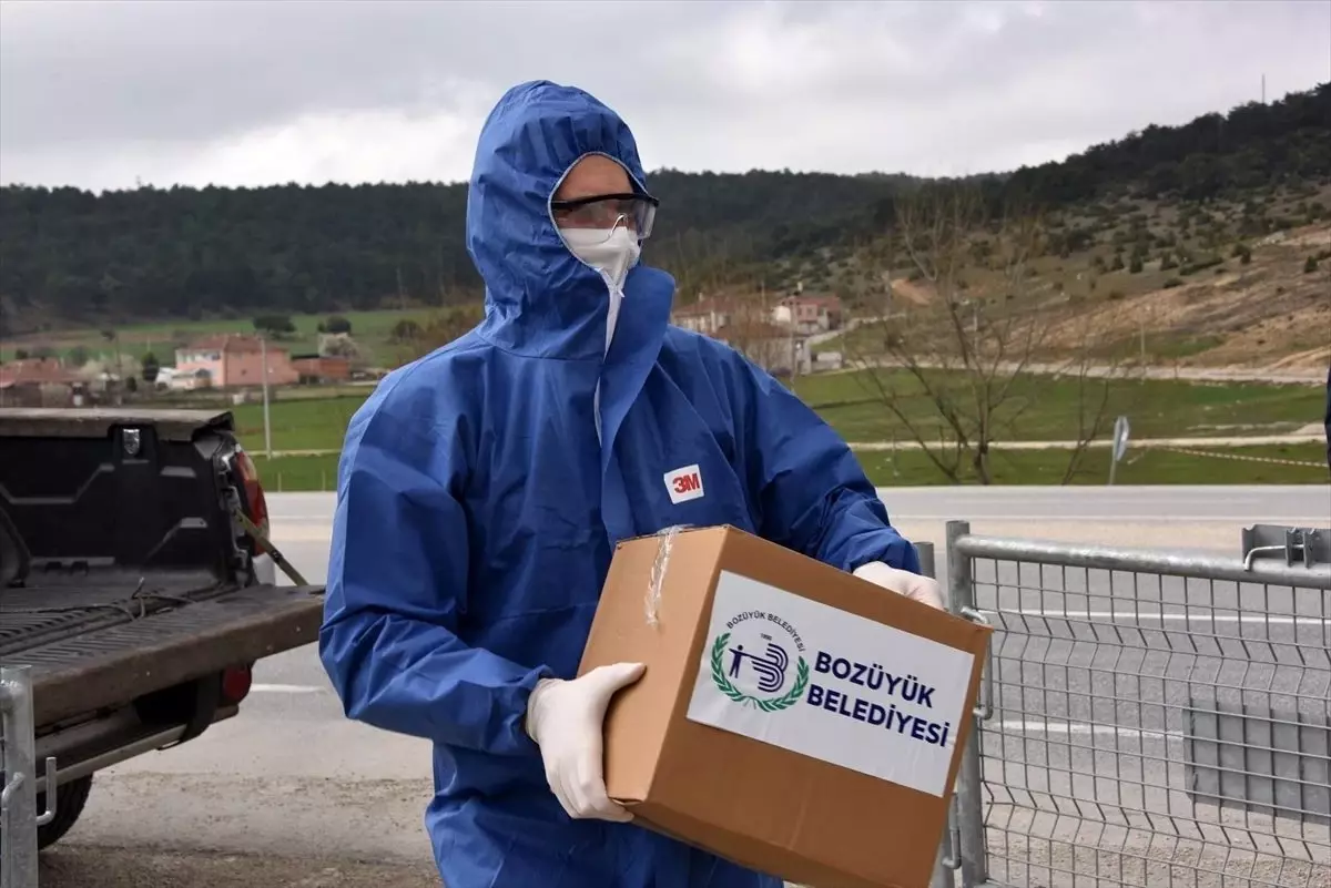 Karantinadaki köye gıda yardımı