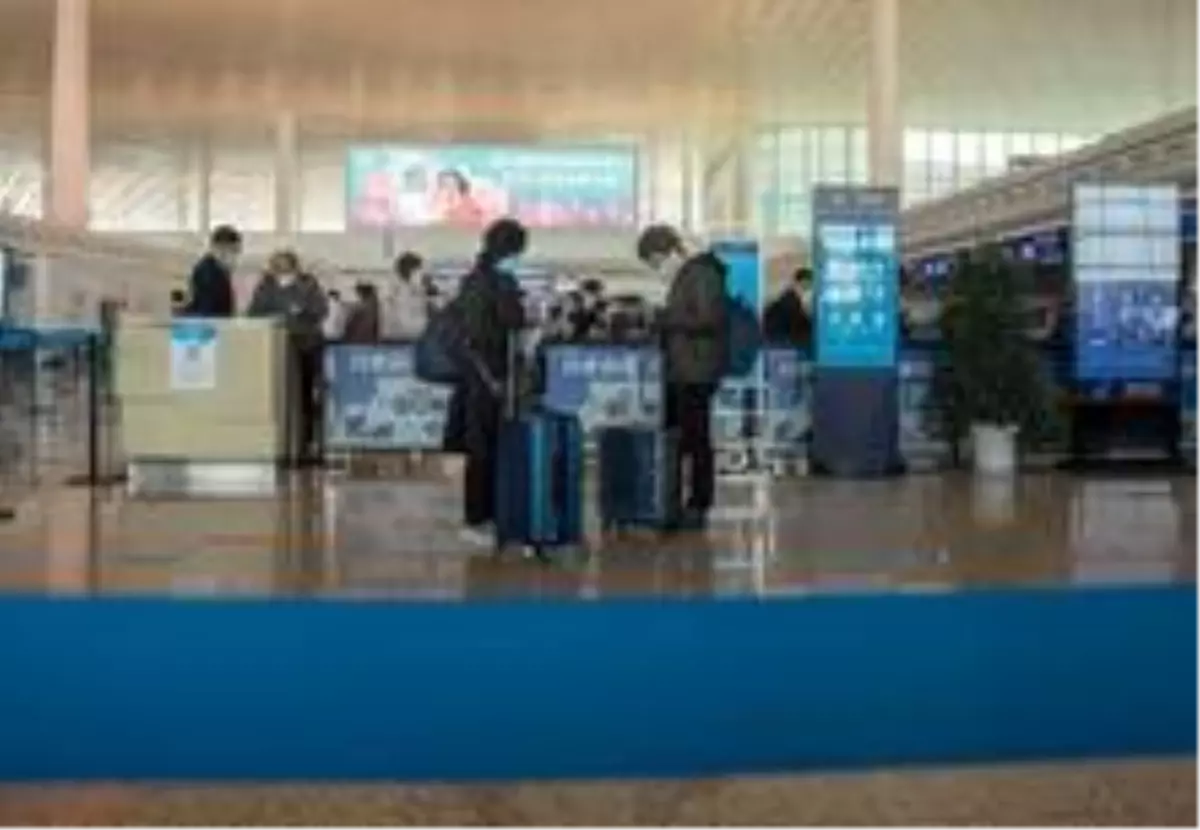 Karantinanın kalktığı Wuhan\'da on binlerce kişi kenti terk etti