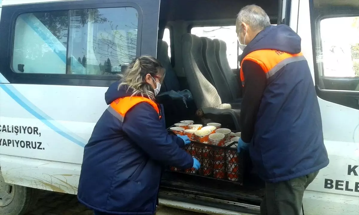 Kiraz Belediyesi, bin 500 aileye gıda yardımı ulaştırıyor