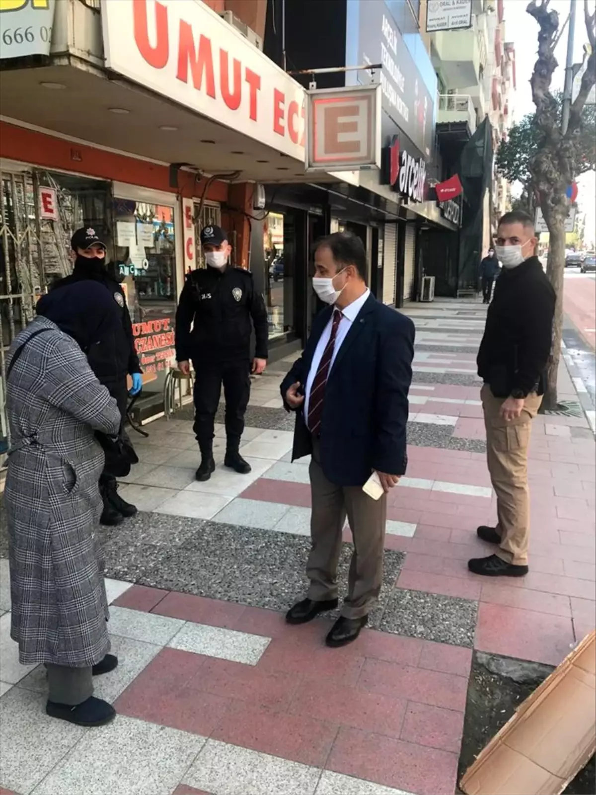 Manisa polisi, Kovid-19 tedbirleri kapsamında denetimlerini sürdürdü