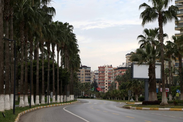Mersin evde kalarak büyükşehirler içinde en az vakaya sahip il konumunda