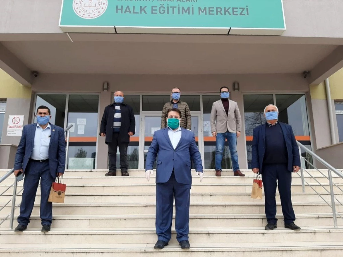 Sakarya\'da 84 mahallede 2 bin 100 kişiye maske ulaştırıldı