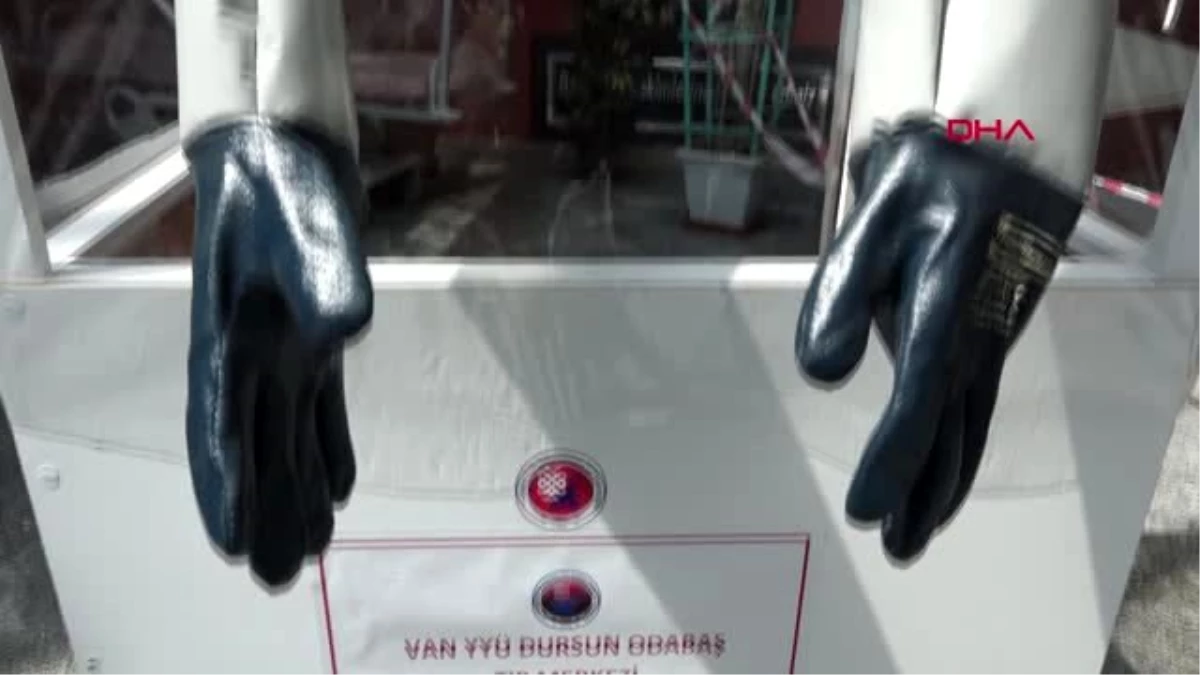 VAN Tıp merkezinde sağlıkçılar için mobil numune alma kabini üretiliyor