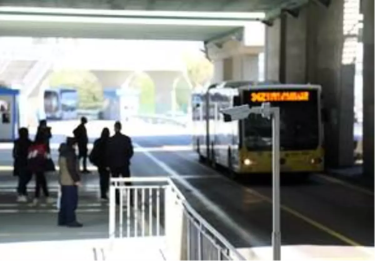 Ateşi yüksek çıkan yolcular metrobüse binemiyor