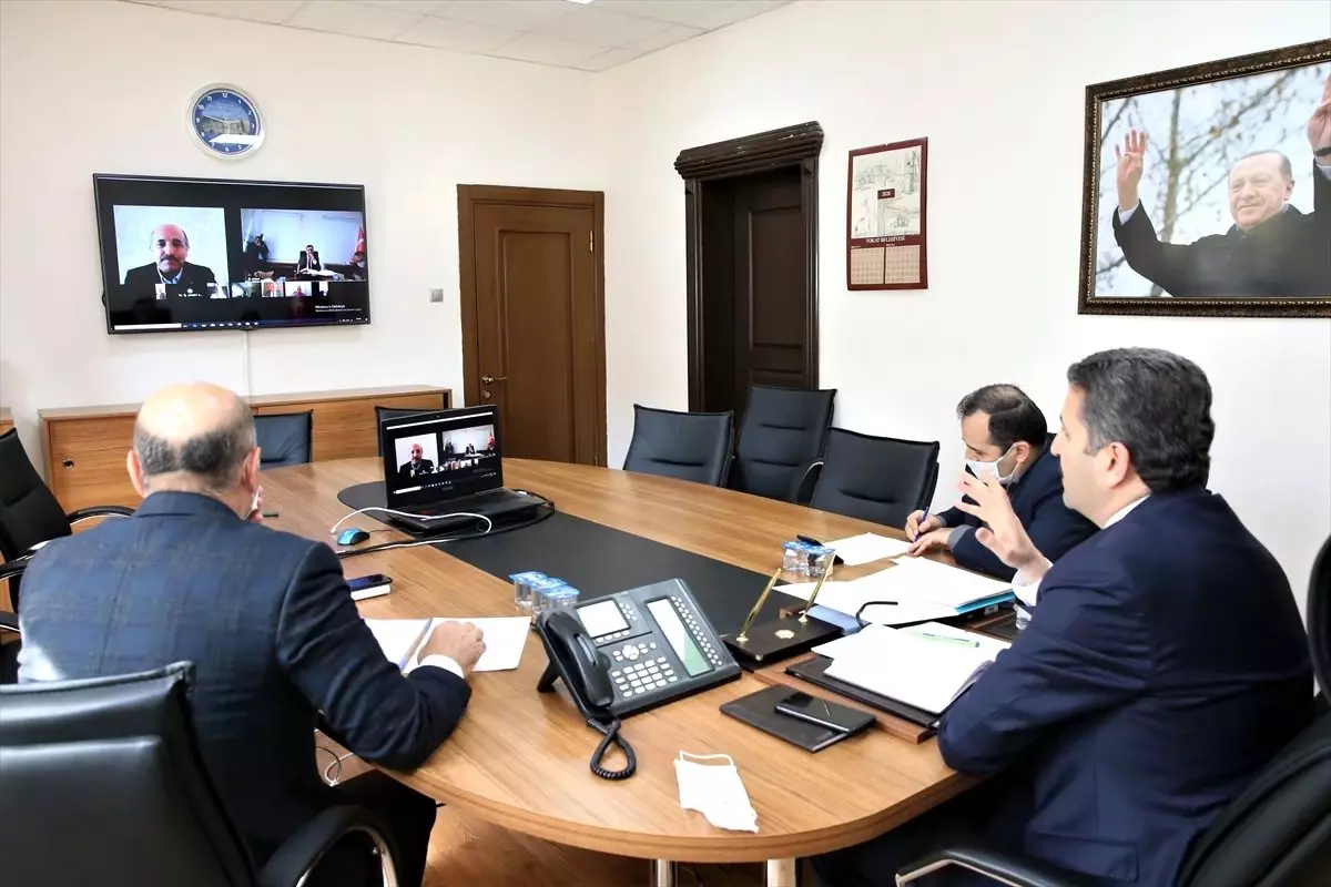 Başkan Eroğlu, birim müdürleri ile telekonferans yöntemiyle toplantı yaptı