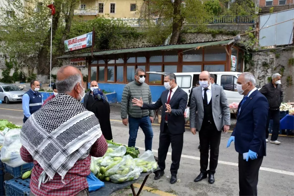 Belen\'de semt pazarı esnafı ve vatandaşlara korona virüs uyarısı