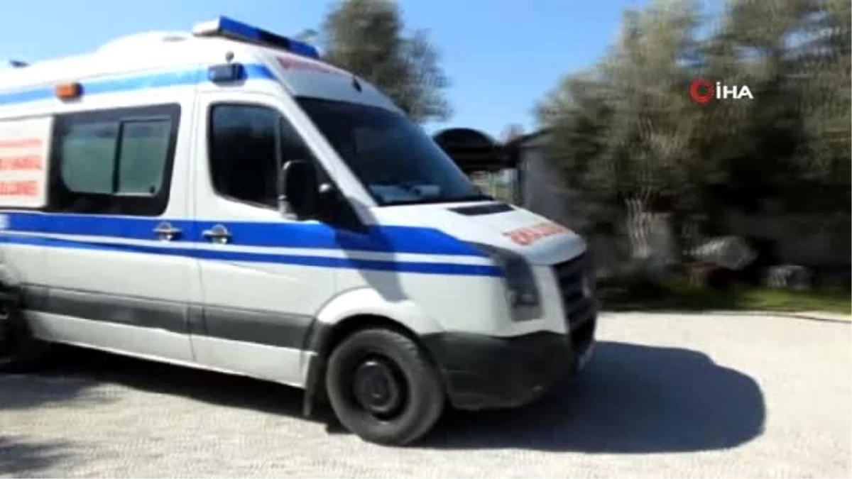 Burhaniye\'de belediye ambulanslar için dezenfekte alanı oluşturdu