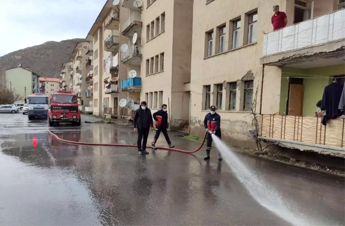 Cadde ve sokaklarda korona virüs temizliği