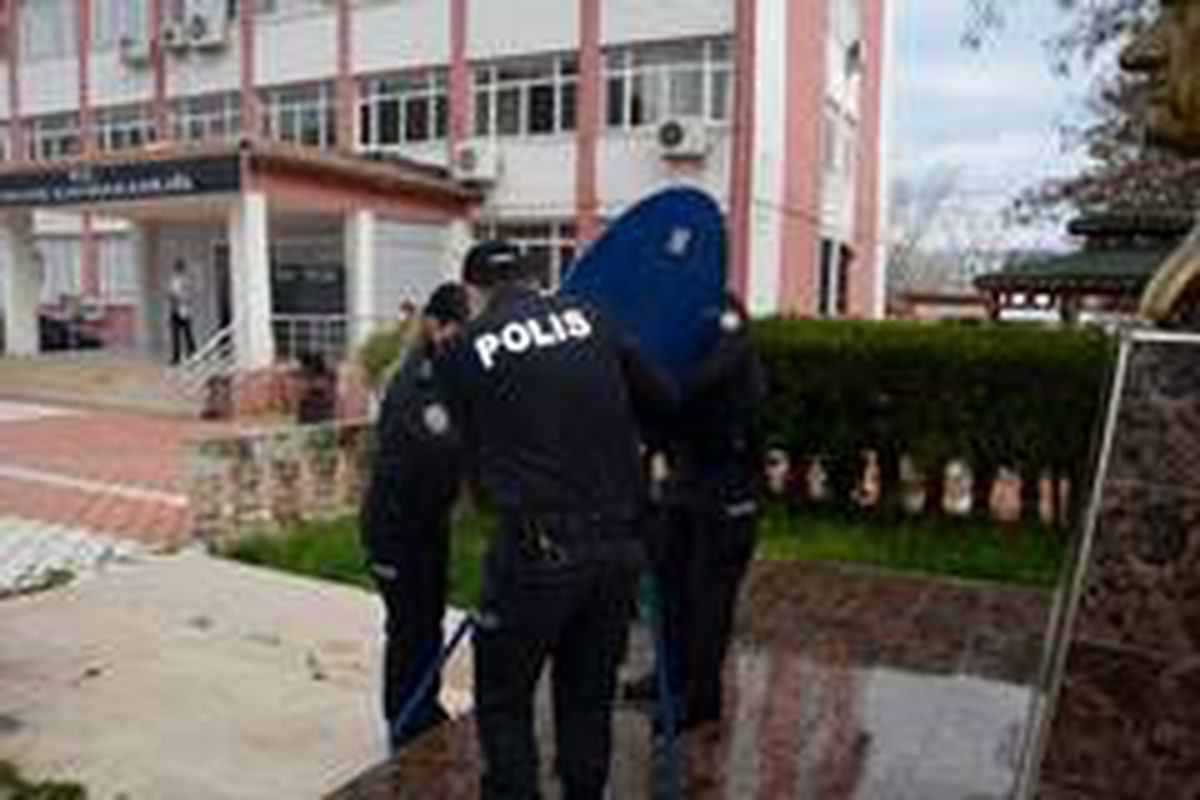 Gercüş\'te korona virüs önlemli Polis Haftası kutlaması
