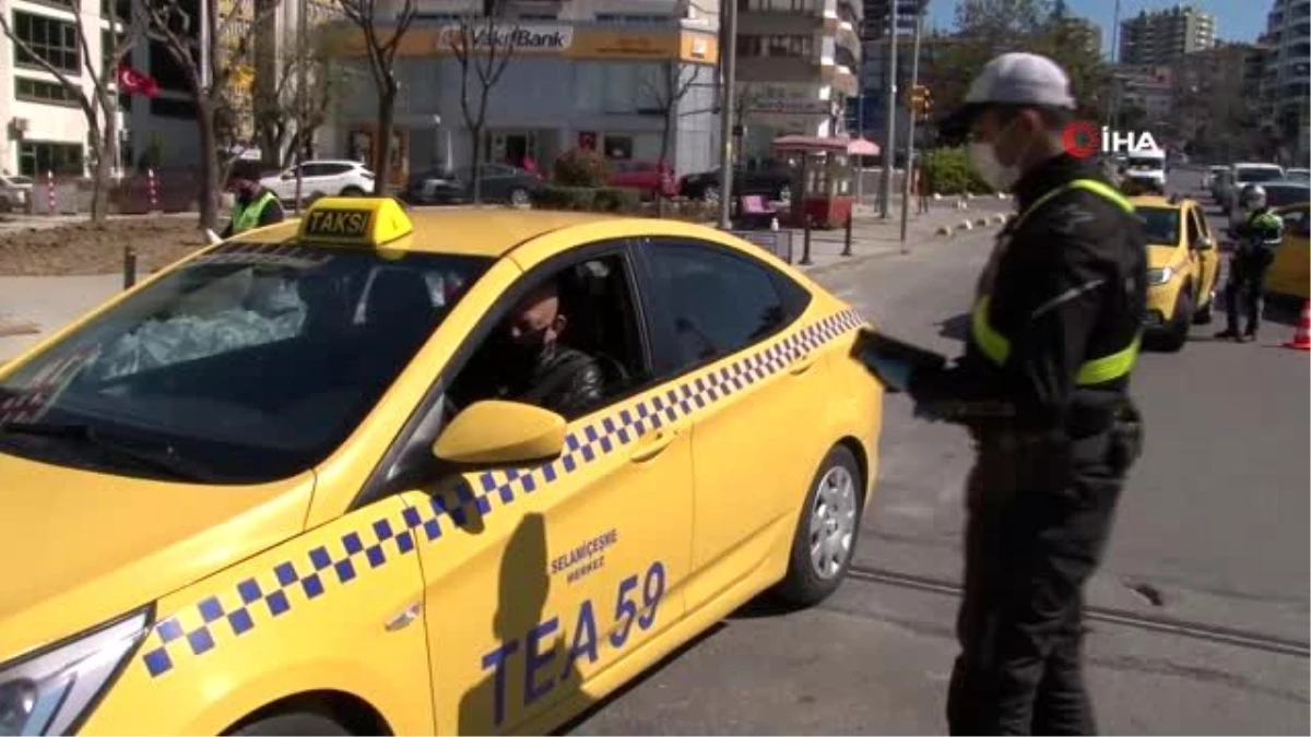 Kadıköy\'de trafik polisleri, korona virüs denetimlerini sıklaştırdı