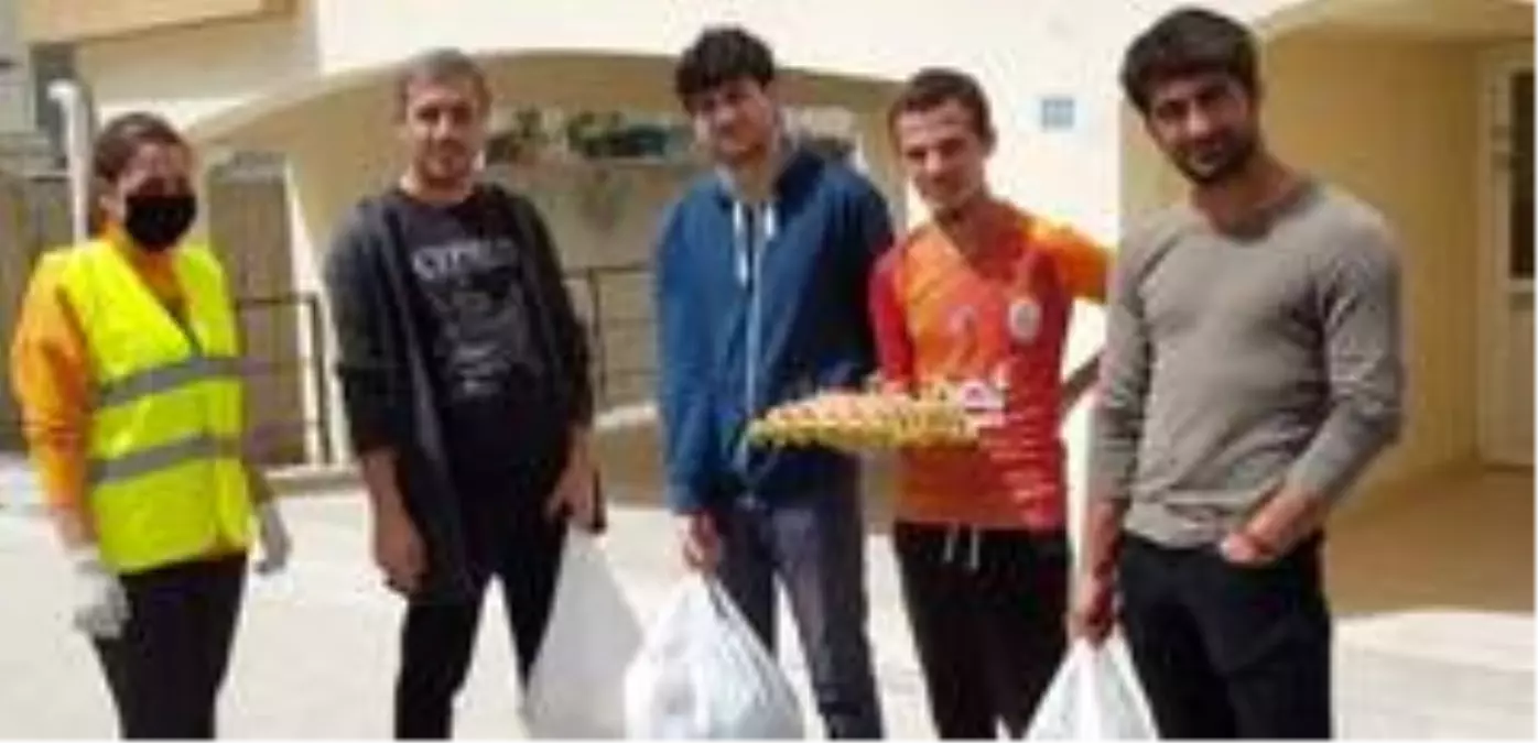 Kıbrıs\'taki Tarsuslu öğrencilere Kaymakam Otcu\'dan yardım eli