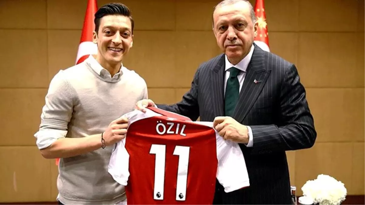 Erdoğan ile fotoğraf çektirdiği için Almanya\'da tepki çeken ve bu yüzden milli takımı bırakan Mesut: Türk köklerime saygısızlık ettiler