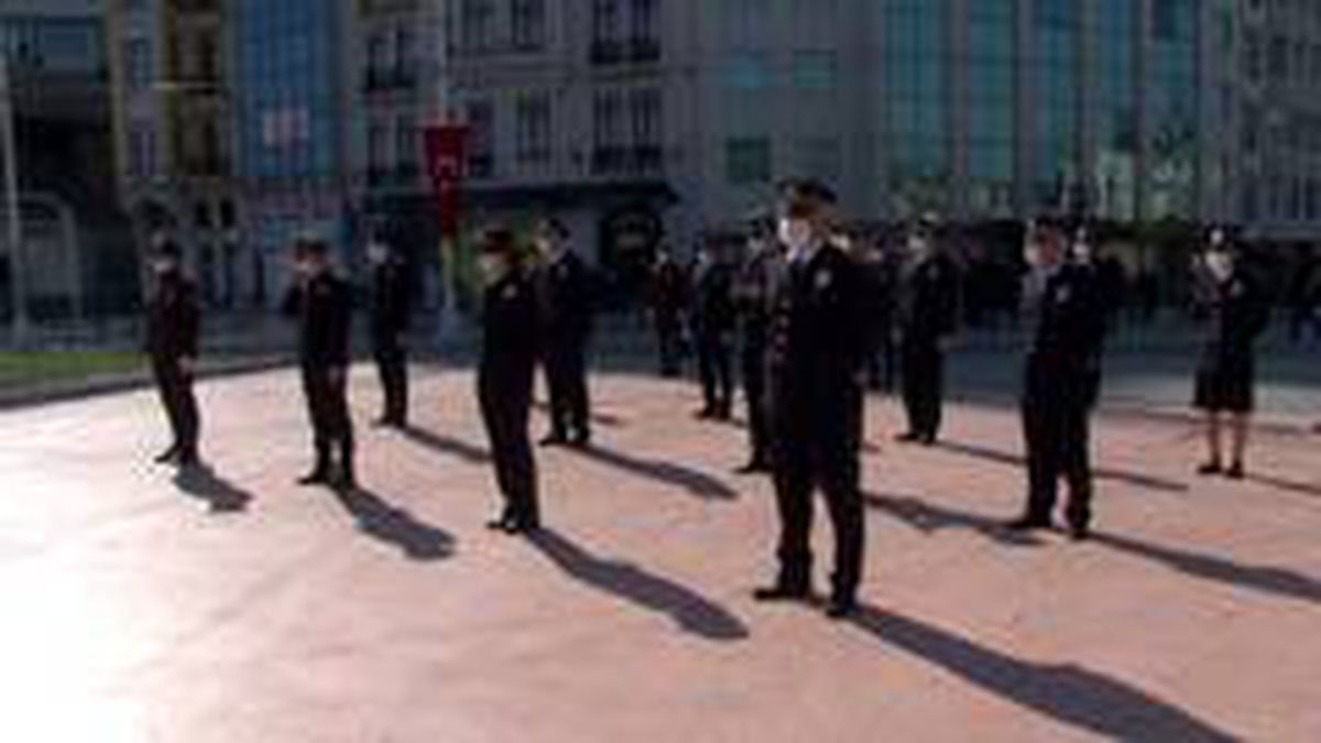Taksim\'de sosyal mesafeli tören