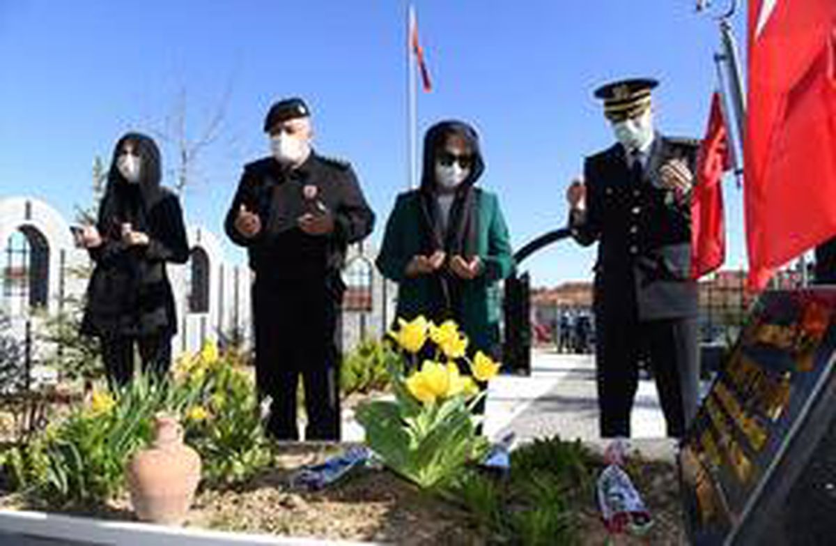 Vali Funda Kocabıyık, şehit polisin kabrini ziyaret etti