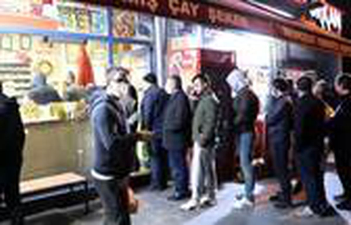 Yasak öncesi sokaklarda yoğunluk