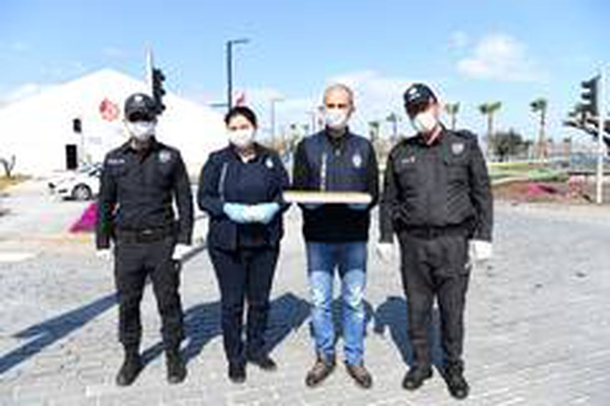 Zabıta\'dan polislere tatlı