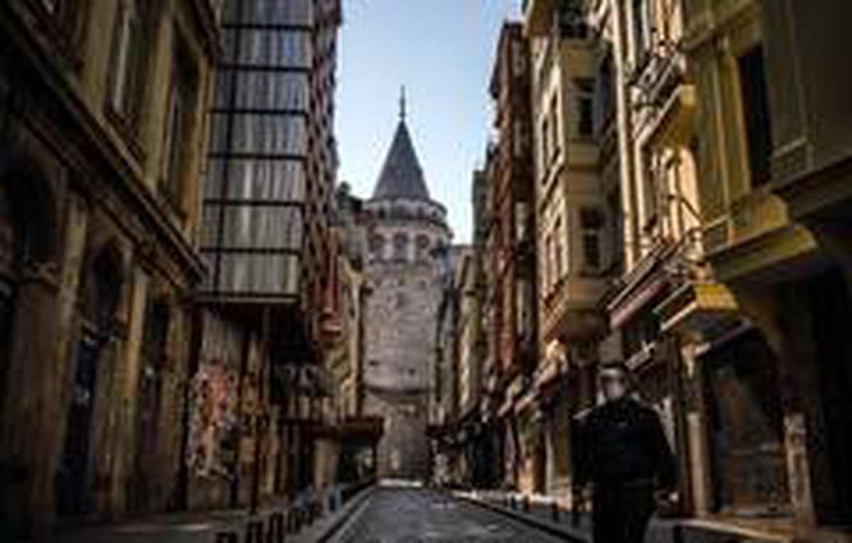 1500 yıllık Galata Kulesi yalnız kaldı