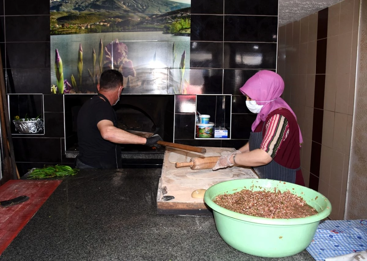 Aksaray\'da bir lokantadan sağlık çalışanlarına etli ekmek ikramı