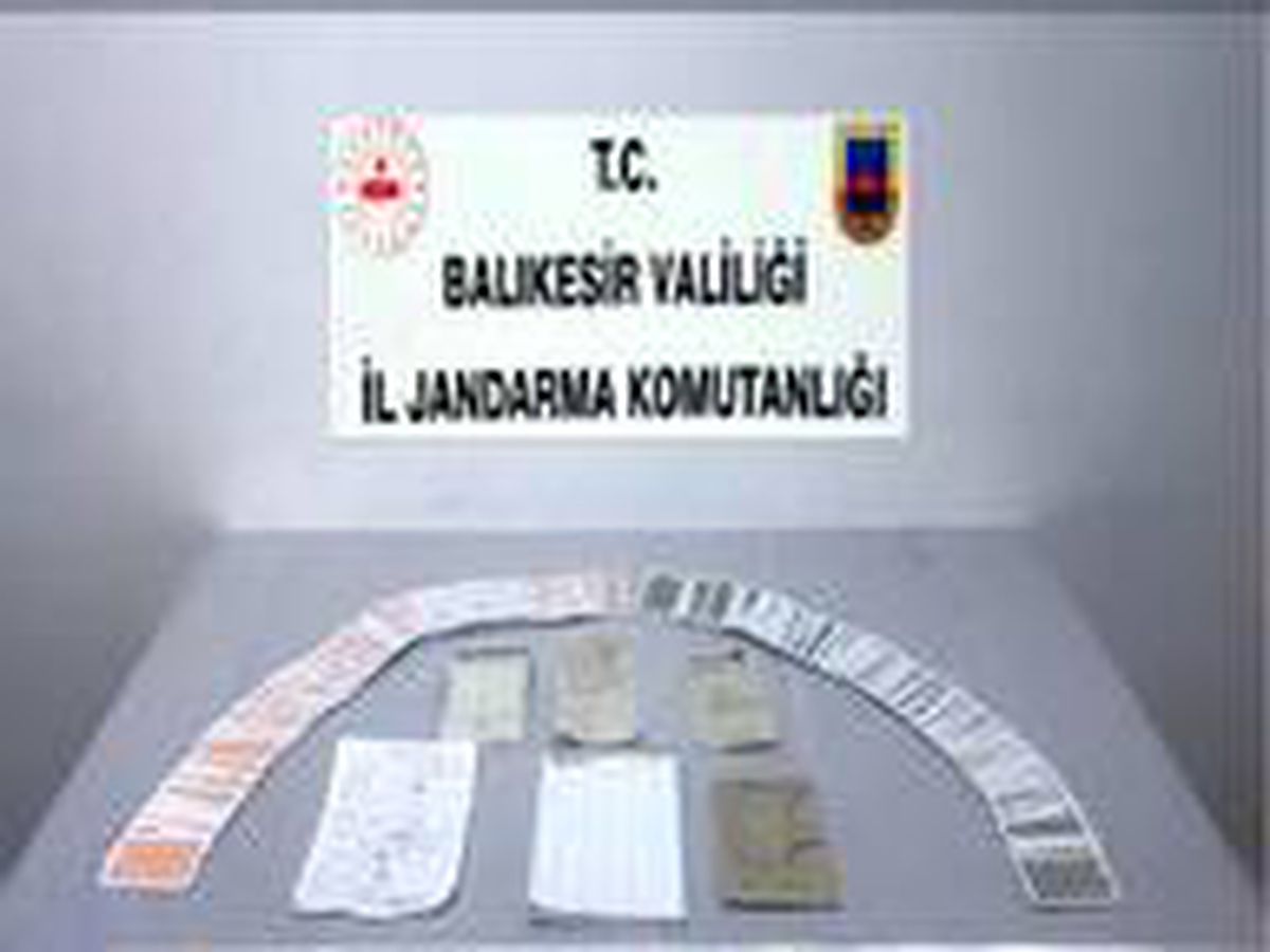 Balıkesir\'de kumarhaneye çevrilmiş otel odasına kumar baskını