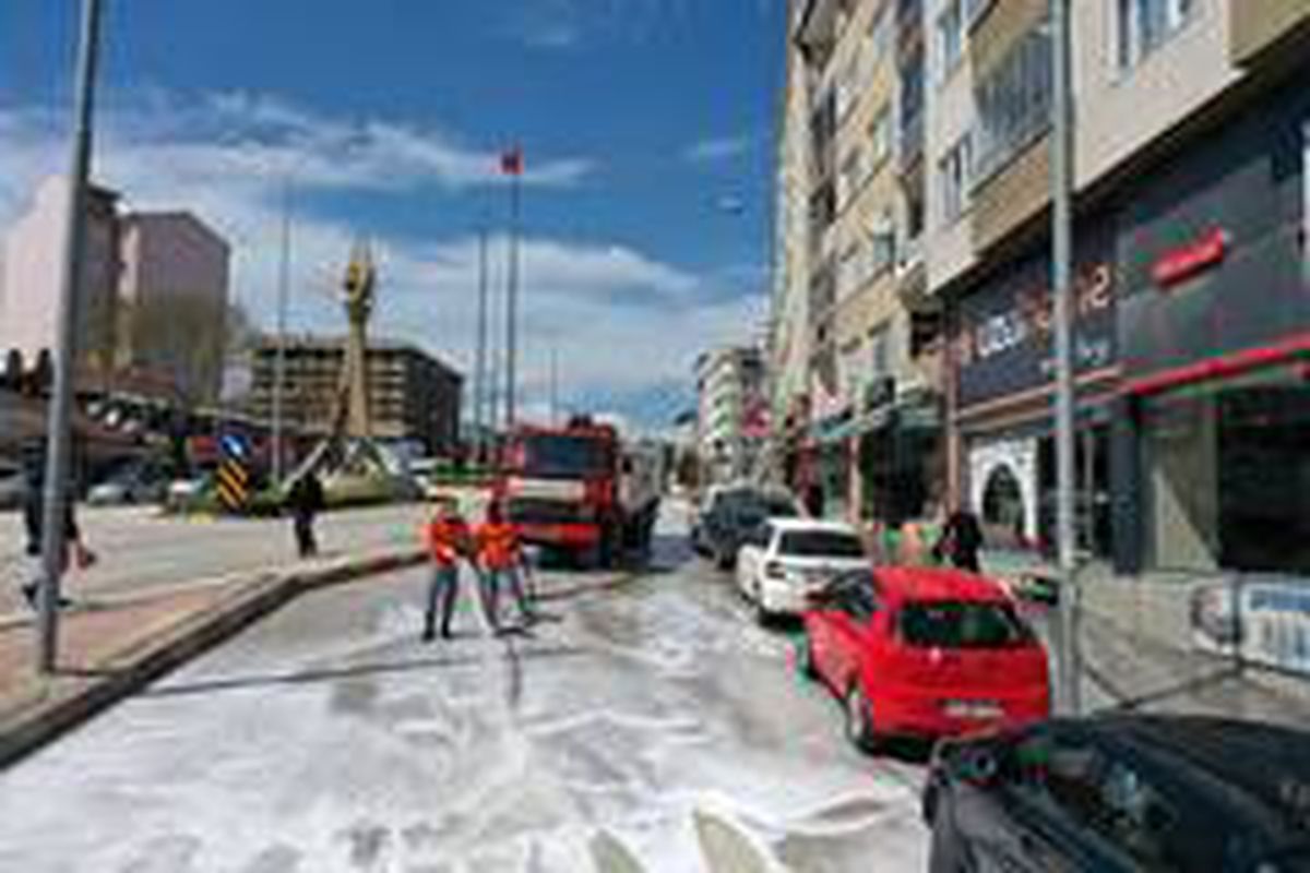 Bilecik\'te sokaklar dip köşe yıkandı