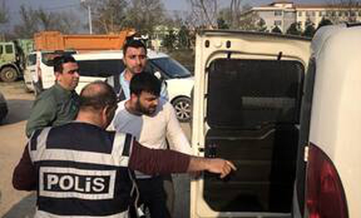 Bursa\'da sokakta futbol oynadıkları için uyaran polise saldıran şüpheliler yakalandı