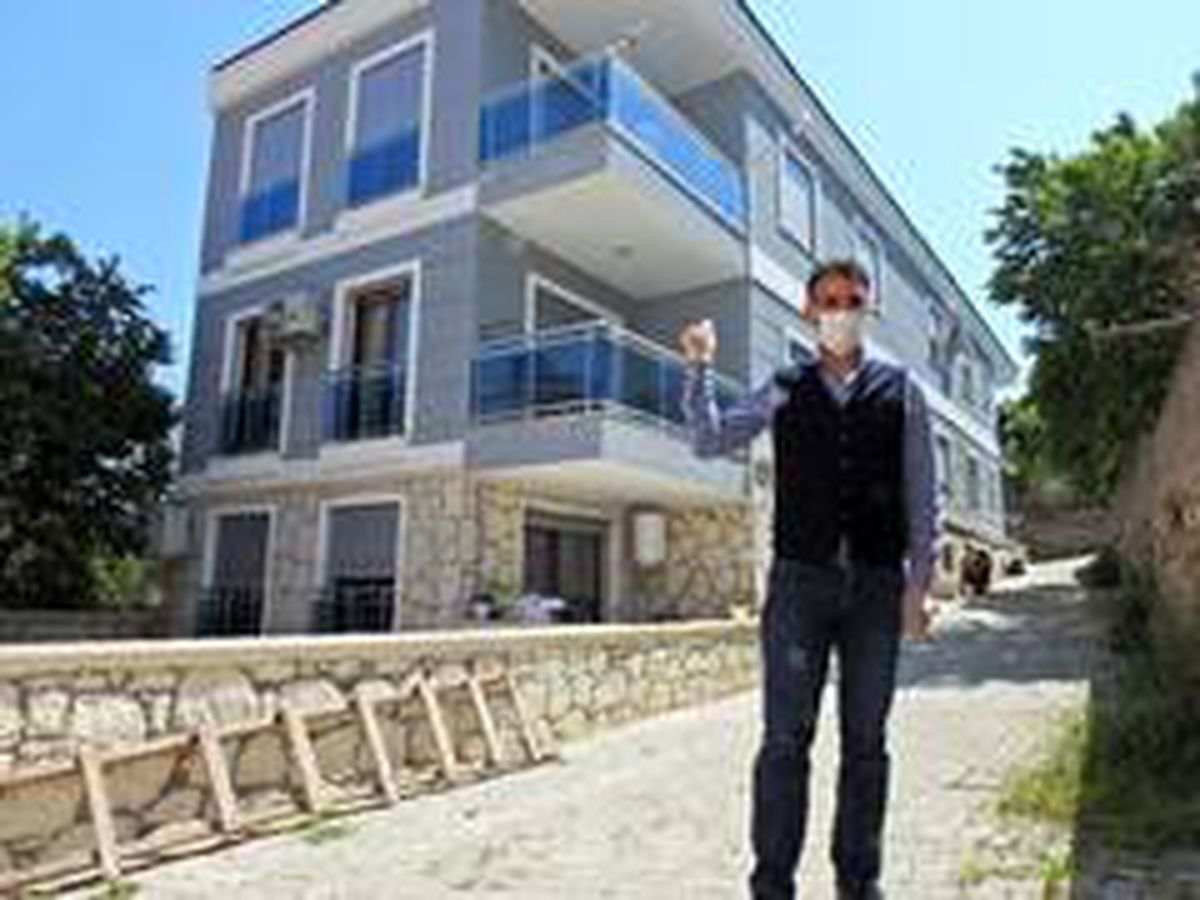 Çeşme\'deki aile, 7 kiracısından kira almadı