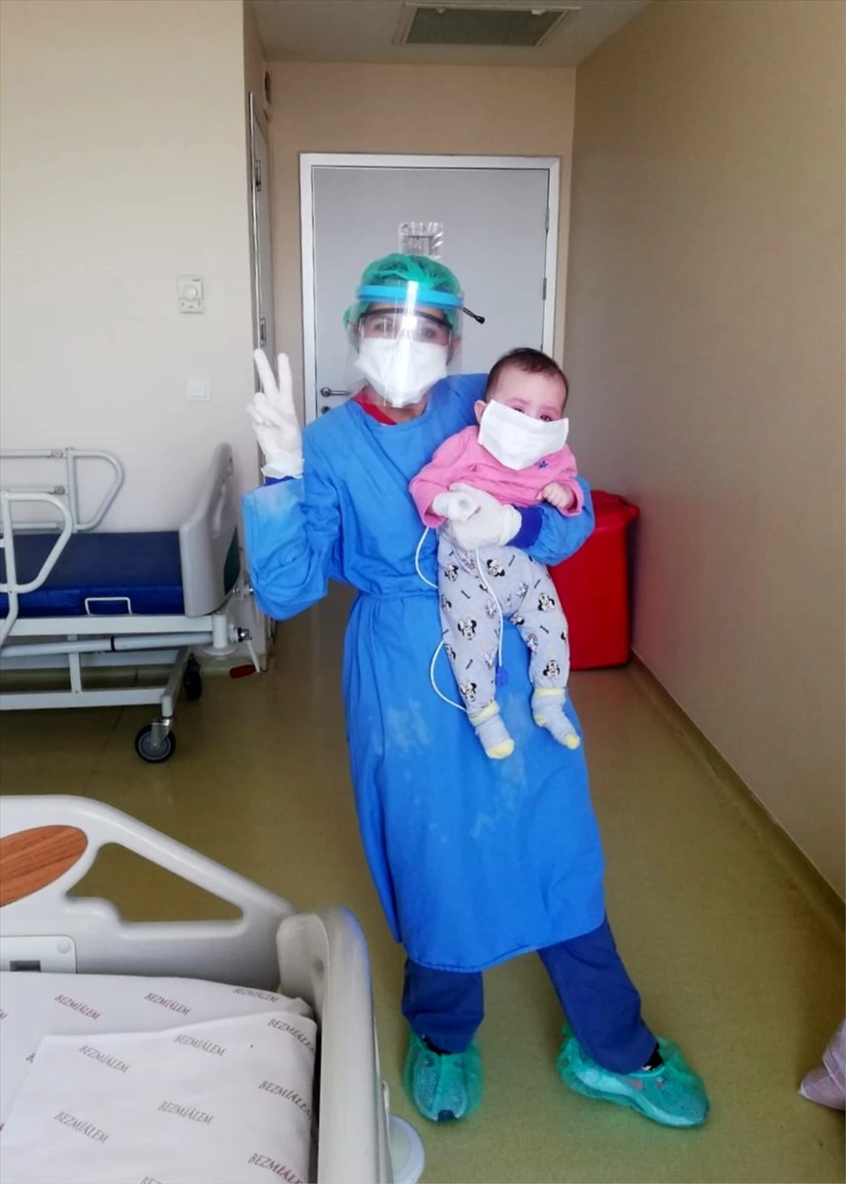 Dört aylık Asya bebek koronavirüs savaşını kazandı