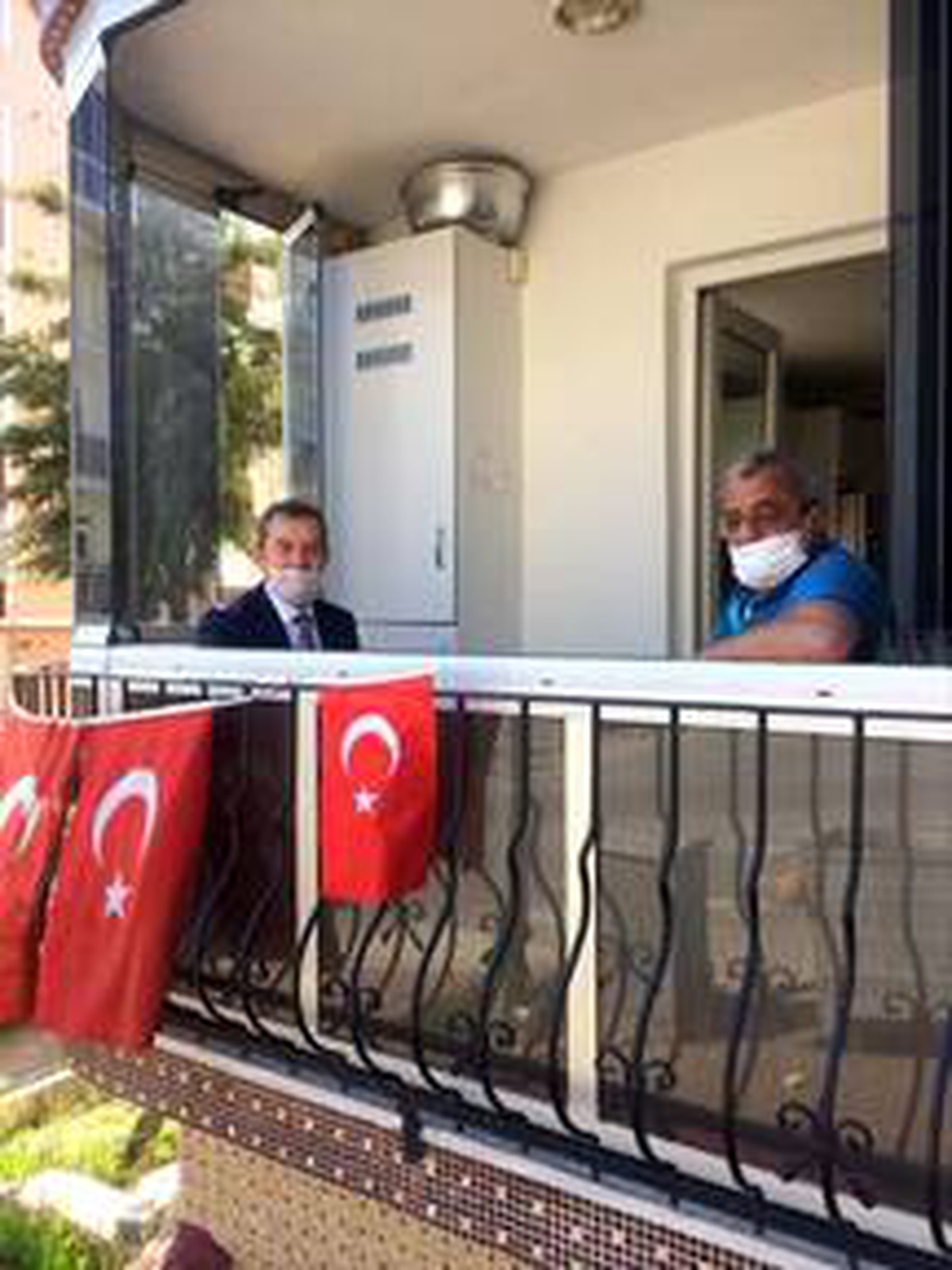 Edirne\'de gaziler, "sosyal mesafe" kuralına uyarak ziyaret ediliyor