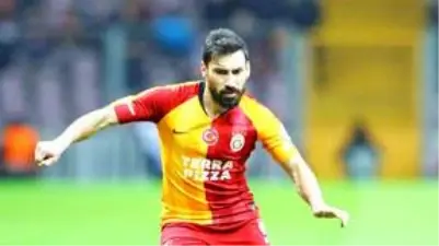 Galatasaray, �ener �zbayrakl� ile yollar�n� ay�racak!