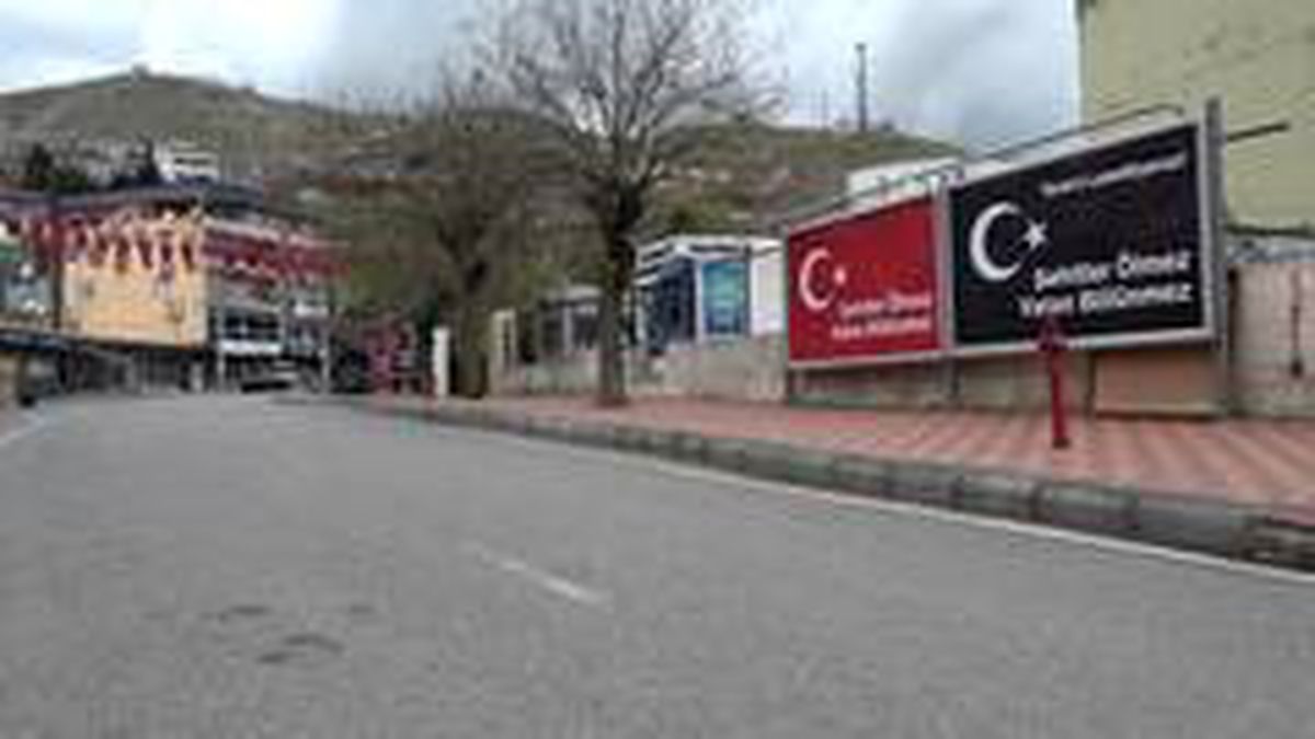 Kulp hayalet şehre döndü