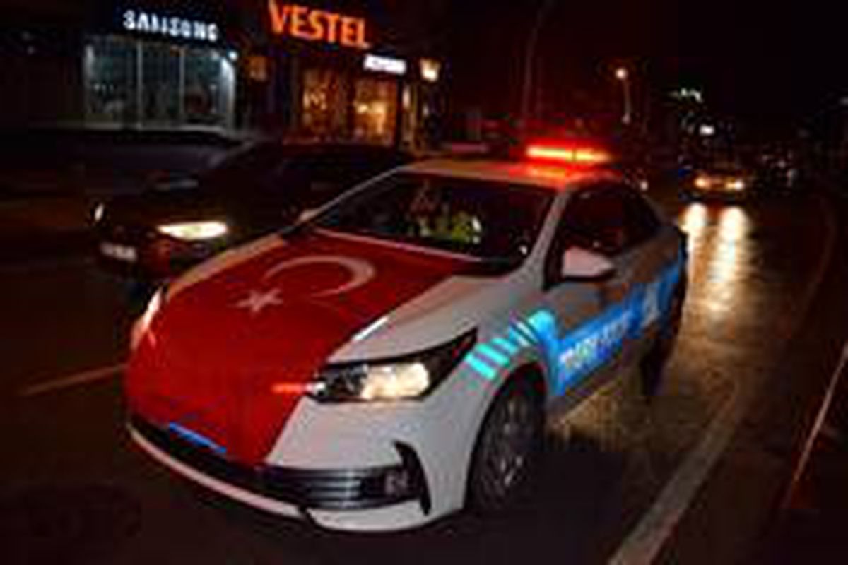Malatya\'da polislere alkışlı kutlama