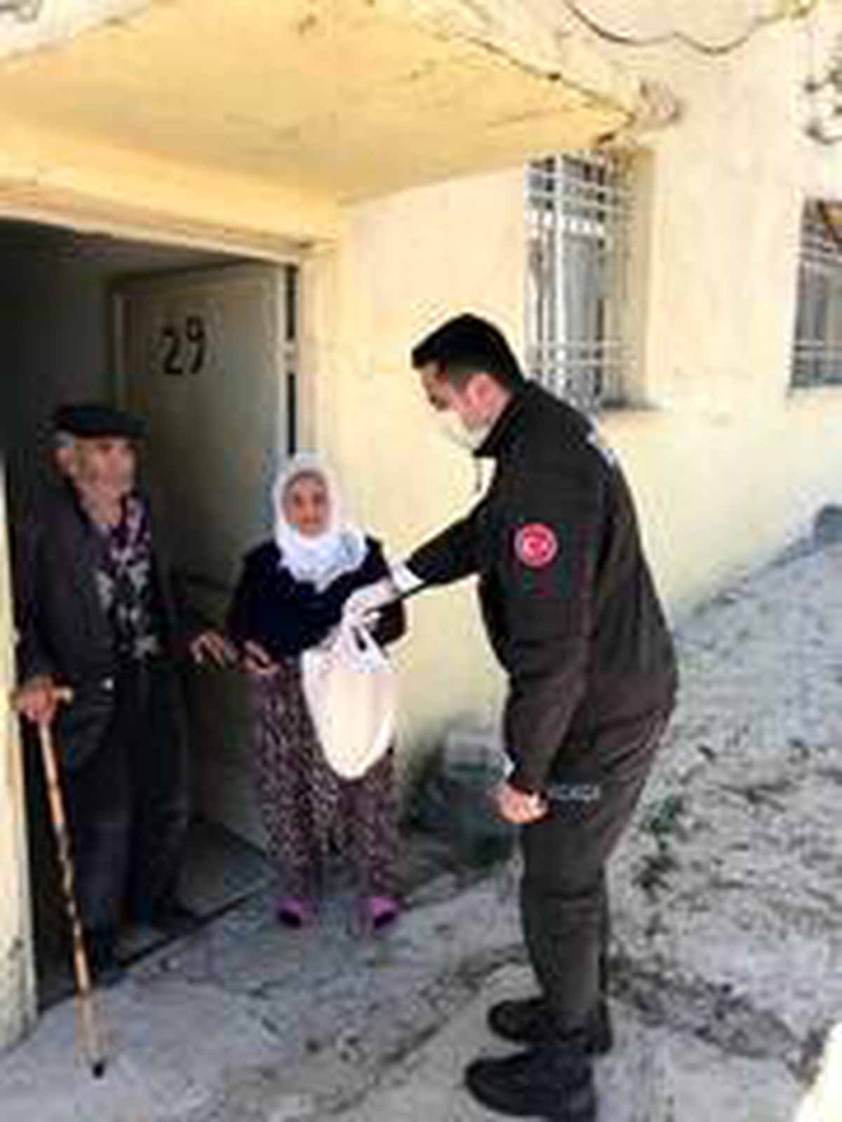 Polisten vatandaşın evine kadar hizmet