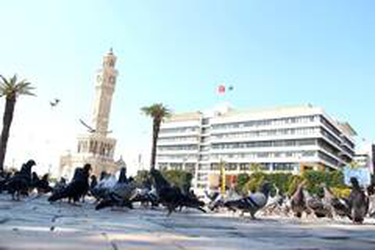 Sokağa çıkma yasağının ardından İzmir boş kaldı