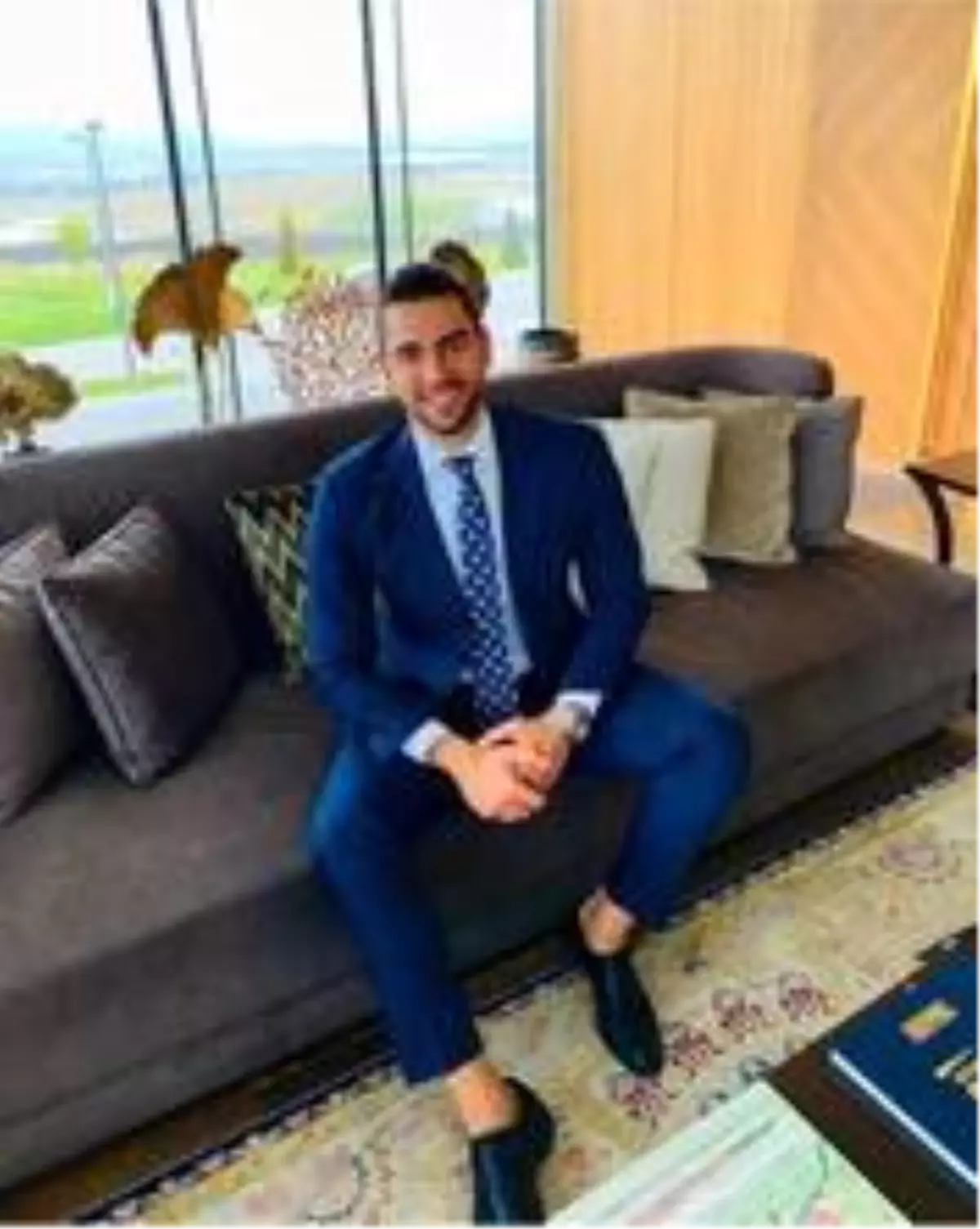 Ünlü iş adamı Ahlatçı, \'Biz Bize Yeteriz Kampanyası\'na 1.5 milyon TL bağışladı