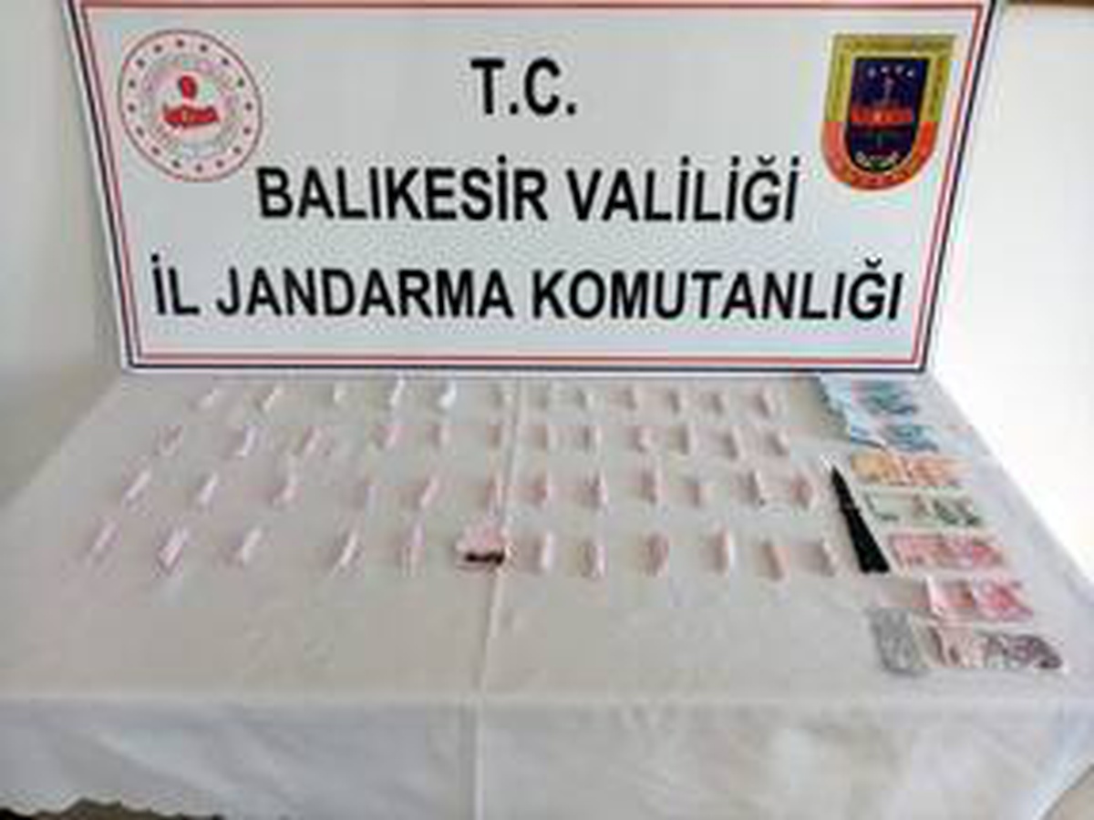 Balıkesir\'de sokağa çıkma yasağını ihlal eden kişinin üzerinden uyuşturucu çıktı