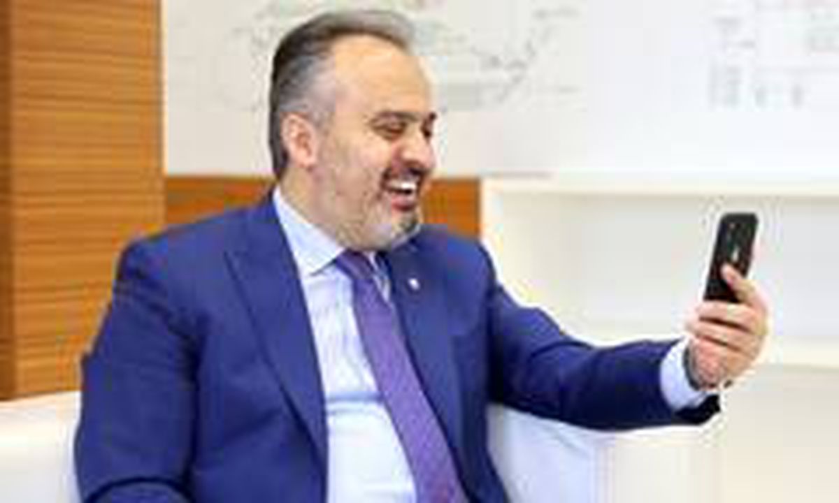 Başkandan evlerinden çıkamayan vatandaşlara görüntülü takip