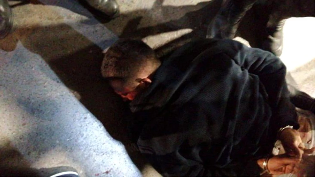 Beyoğlu\'nda iki polisi yaralayan saldırgan, hastanede öldü