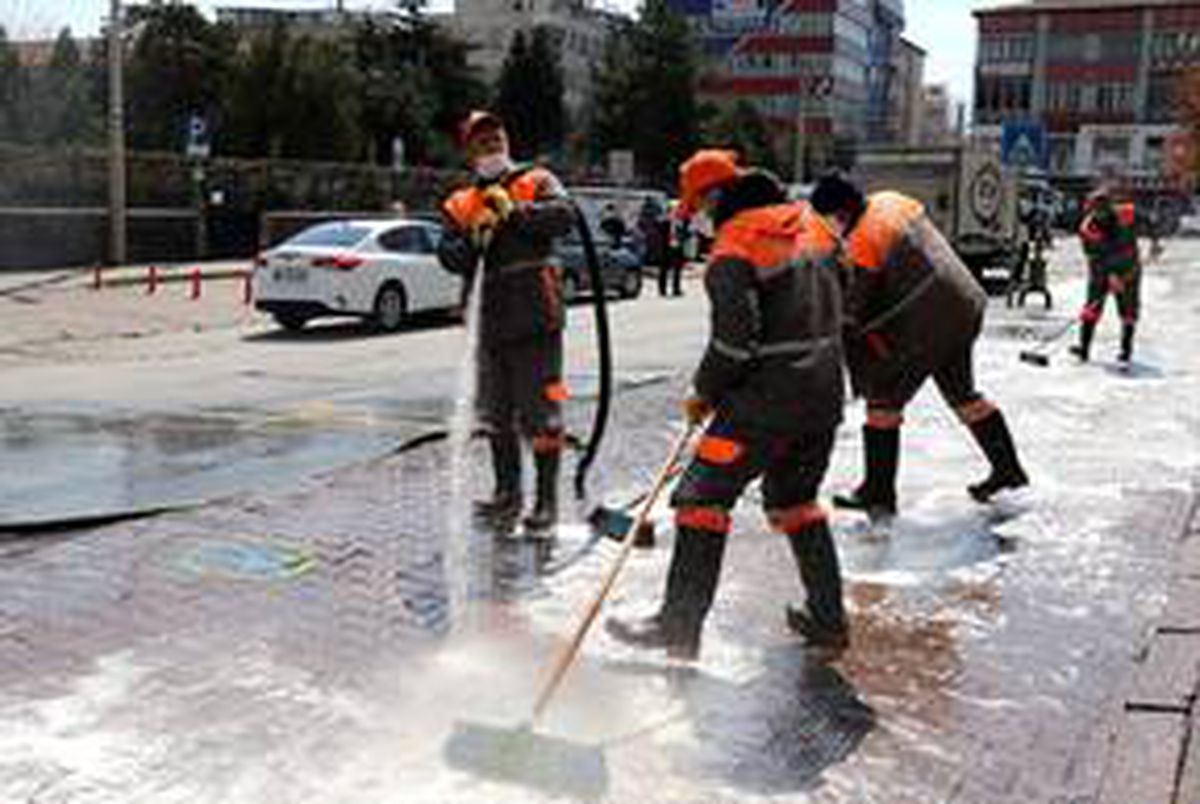 Kayseri\'de boş kalan cadde ve sokaklar dezenfekte edildi