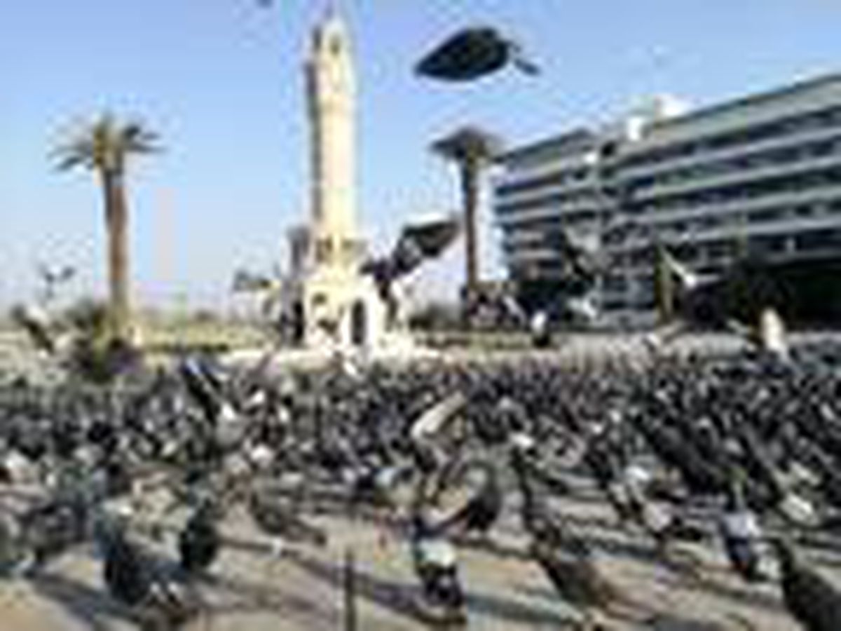 Konak Meydanı sessizliğe büründü